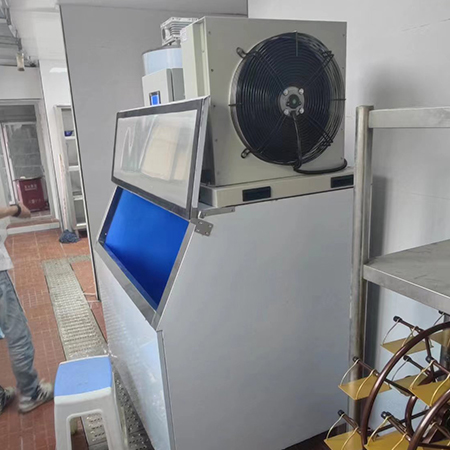 1噸片冰機(jī)交付浙江舟山某自助餐